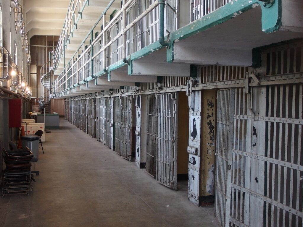 Oposiciones de ayudante penitenciario: requisitos, pruebas y preparación